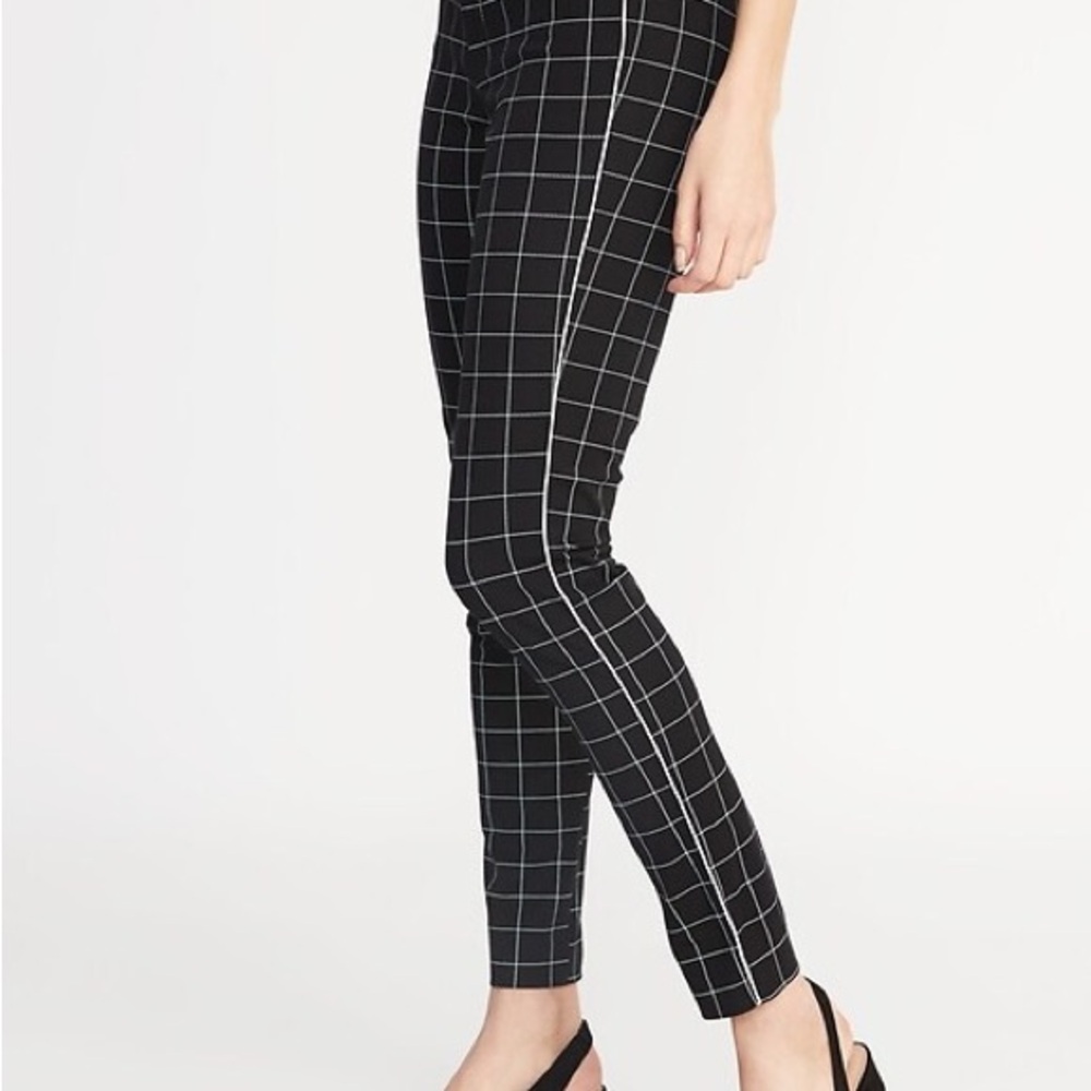 Old Navy - Pixie Pants Black and White Grid Pattern Pants size 0